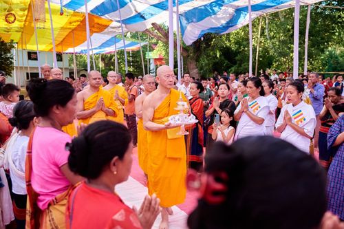 ภาพ No.65718:พิธีถวายพระบรมสารีริกธาตุ เพื่อประดิษฐาน ณ พระพุทธรูปปางไสยยาสน์ ที่ยาวที่สุดในบังกลาเทศ  วันที่ 22 พฤศจิกายน พ.ศ. 2565