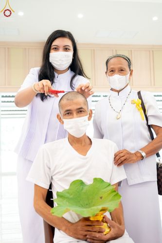 ภาพ No.65562:พิธีปลงผม และพิธีขอขมามอบผ้าไตร นาคธรรมทายาท ในโครงการอุปสมบทบูชาธรรม มหาปูชนียาจารย์ประจำปี 2565 ณ ศูนย์ปฏิบัติธรรมภาคใต้ บางกล่ำ จ.สงขลา วันที่ 19 พฤศจิกายน พ.ศ. 2565