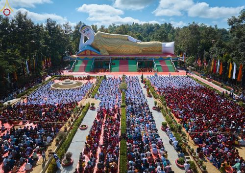 พิธีถวายและฉลองพระพุทธรูปปางไสยาสน์ขนาด 126 ฟุต ใหญ่ที่สุดในประเทศบังกลาเทศ ณ วัดจูราชารี สาขะ บานา วิหาร รังกามาติ วันที่ 16 พฤศจิกายน พ.ศ. 2565