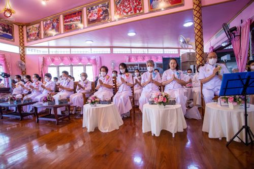 ภาพ No.73697:พิธีเจริญพระพุทธมนต์ ปฏิบัติธรรม มอบทุนการศึกษา ถวายสังฆทาน 106 วัด เพื่อถวายเป็นพุทธบูชา และขับเคลื่อนโครงการหมู่บ้านรักษาศีล 5  โดยคณะสงฆ์จังหวัดนนทบุรี คณะศิษยานุศิษย์วัดพระธรรมกาย โครงการธรรมยาตราฯ ปีที่ 11 ณ วัดตะเคียน อ.บางกรวย จ.นนทบุรี วันที่ 21 