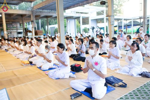 ภาพ No.106012:พิธีถวายภัตตาหารเป็นสังฆทาน แด่คณะพระธรรมยาตราฯ ในโครงการธรรมยาตรากตัญญูบูชา มหาปูชนียาจารย์ พระมงคลเทพมุนี(สด จนฺทสโร) พระผู้ปราบมาร อนุสรณ์สถาน 7 แห่ง ปีที่ 12 วันที่ 3 มกราคม พ.ศ. 2567 ณ อนุสรณ์สถานโลตัสแลนด์ จ.สุพรรณบุรี