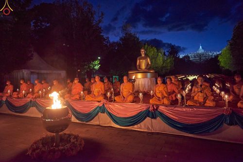 ภาพ No.68229:พิธีจุดประทีปถวายเป็นพุทธบูชา ณ พระมหาเจดีย์บรมพุทโธ ประเทศอินโดนีเซีย วันที่ 17 ธันวาคม พ.ศ. 2565