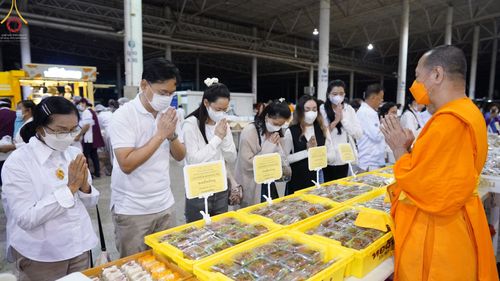 ภาพ No.75007:พิธีถวายภัตตาหารเป็นสังฆทาน แด่คณะพระธรรมยาตราฯ ในโครงการธรรมยาตรากตัญญูบูชา มหาปูชนียาจารย์ พระมงคลเทพมุนี(สด จนฺทสโร) พระผู้ปราบมาร อนุสรณ์สถาน 7 แห่ง ปีที่ 11 วันที่ 30 มกราคม พ.ศ. 2566