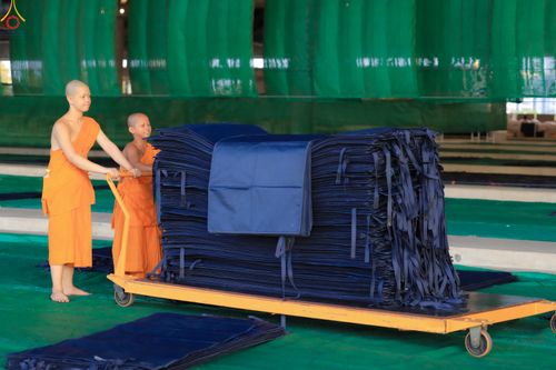 ภาพ No.322703:วันที่ 15-18 เมษายน พ.ศ.2569 การเเตรียมโต๊ะฉัน , เตรียมจุดพักค้าง , เรียงเก้าอี้ , เรียงกล่องไทยธรรม  เพื่องานถวายมหาสังฆทาน 40,000 กว่าวัดทั่วประเทศ วันคุ้มครองโลก 22 เมษายน พ.ศ.2569 วัดพระธรรมกาย