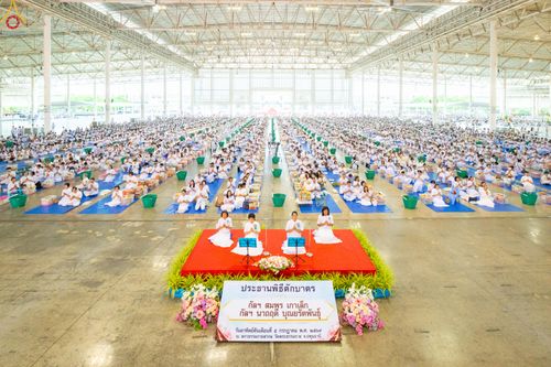 ภาพ No.337574:วันอาทิตย์ต้นเดือน 5 กรกฎาคม พ.ศ.2569 พิธีตักบาตรข้าวสารอาหารแห้ง  ณ บ้านแก้วเรือนทองคุณยายฯ วัดพระธรรมกาย
