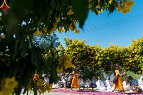 ภาพ No.106121:พิธีต้อนรับพระธรรมยาตรา ชุด 2 ในโครงการธรรมยาตรากตัญญูบูชา มหาปูชนียาจารย์  พระมงคลเทพมุนี(สด จนฺทสโร) พระผู้ปราบมาร  อนุสรณ์สถาน 7 แห่ง ปีที่ 12  วันที่ 3 มกราคม พ.ศ. 2567  ณ อนุสรณ์สถานโลตัสแลนด์ จ.สุพรรณบุรี