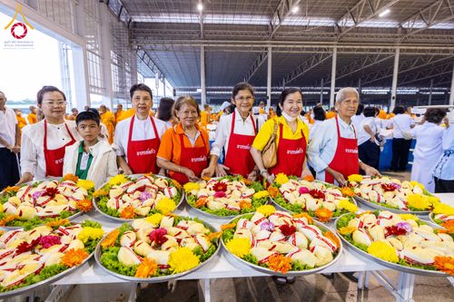 ภาพ No.121161:พิธีถวายภัตตาหารเป็นสังฆทาน แด่คณะพระธรรมยาตราฯ ในโครงการธรรมยาตรากตัญญูบูชา มหาปูชนียาจารย์ พระมงคลเทพมุนี(สด จนฺทสโร) พระผู้ปราบมาร อนุสรณ์สถาน 7 แห่ง ปีที่ 12 วันที่ 30 มกราคม พ.ศ. 2567 ณ สภาธรรมกายสากล วัดพระธรรมกาย