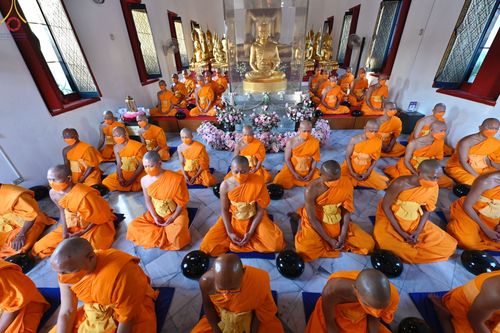 ภาพ No.73531:พิธีตักบาตรพระธรรมยาตราฯ ในโครงการธรรมยาตรากตัญญูบูชา มหาปูชนียาจารย์ พระมงคลเทพมุนี(สด จนฺทสโร) พระผู้ปราบมาร ปีที่ 11 ณ อนุสรณ์สถานลำดับที่ 4 สถานที่เกิดด้วยกายธรรม วัดโบสถ์ (บน) บางคูเวียง อ.บางกรวย จ.นนทบุรี วันที่ 22 มกราคม พ.ศ. 2566