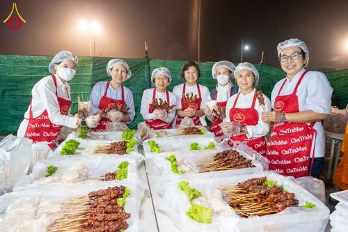 ภาพ No.299101:วันที่ 21 มกราคม พ.ศ. 2569 พิธีถวายภัตตาหารเป็นสังฆทาน แด่พระธรรมยาตรา ณ อนุสรณ์สถานบางปลา วัดบางปลา อำเภอบางเลน จังหวัดนครปฐม ในโครงการธรรมยาตรา กตัญญูบูชา มหาปูชนียาจารย์ พระมงคลเทพมุนี(สด จนฺทสโร) พระผู้ปราบมาร อนุสรณ์สถาน 7 แห่ง ปีที่ 14