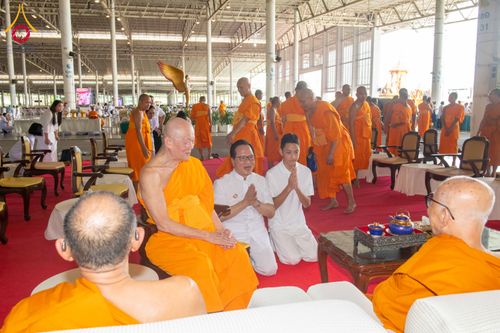 ภาพ No.316461:วันอาทิตย์ที่ 29 มีนาคม พ.ศ. 2569 พิธีทอดผ้าบังสุกุลและพิธีชำระร่าง โยมพ่อณรงค์ จินตมากุล  สิริอายุ 99 ปี 11 เดือน โยมบิดา พระครูปลัดรัตนวีรวัฒน์ (รังสฤษดิ์ อิทฺธิจินตโก) ที่ปรึกษาเจ้าคณะจังหวัดปทุมธานี เจ้าอาวาสวัดพระธรรมกาย  ณ ฌาปนสถานชั่วคราว ทางเข้า 