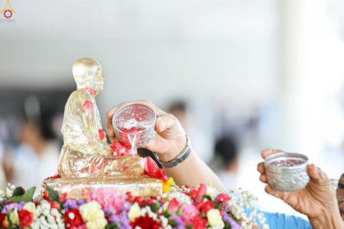ภาพ No.322276:วันที่ 13 เมษายน พ.ศ.2569 สาธุชนสรงน้ำพระ เนื่องในวันสงกรานต์ ณ หอฉันคุณยายอาจารย์ วัดพระธรรมกาย