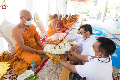 ภาพ No.64051:พิธีทอดกฐินสามัคคีทั่วไทย 5,000 วัด โดยคณะศิษยานุศิษย์วัดพระธรรมกาย น้อมบูชาธรรม 78 ปี หลวงพ่อธัมมชโย วันจันทร์ ที่ 7 พฤศจิกายน พ.ศ. 2565 ณ วัดโคกขาม ต.โบสถ์ อ.พิมาย จ.นครราชสีมา