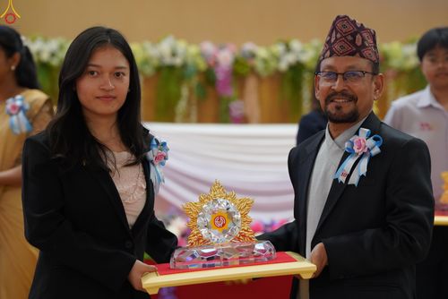 ภาพ No.311846:วันอังคารที่ 3 มีนาคม พ.ศ.2569 พิธีมอบโล่วัชรเกียรติยศ โครงการตอบปัญหาธรรมะทางก้าวหน้า ครั่งที่ 43, พิธีมอบโล่วัชรเกียรติยศ โครงการสอบตอบปัญหาศีลธรรม เพื่อสันติภาพโลก (World-Pec) ครั้งที่ 19 ณ สภาธรรมกายสากล วัดพระธรรมกาย