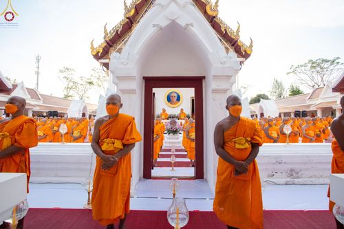ภาพ No.73369:พิธีจุดประทีปถวายเป็นพุทธบูชา และบูชาธรรมมหาปูชนียาจารย์ ในโครงการธรรมยาตรากตัญญูบูชา มหาปูชนียาจารย์ พระมงคลเทพมุนี(สด จนฺทสโร) พระผู้ปราบมาร ปีที่ 11 ณ อนุสรณ์สถานลำดับที่ 4 สถานที่เกิดด้วยกายธรรม วัดโบสถ์ (บน) บางคูเวียง อ.บางกรวย จ.นนทบุรี วันที่ 21 