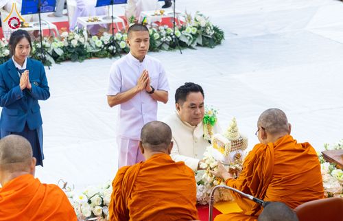 ภาพ No.286001:วันเสาร์ที่ 13 ธันวาคม พ.ศ.2568 พิธีตักบาตรพระภิกษุสามเณร 1,000 รูป ณ บริเวณหน้าอุทยานแห่งชาติเขาใหญ่ อำเภอปากช่อง จ.นครราชสีมา