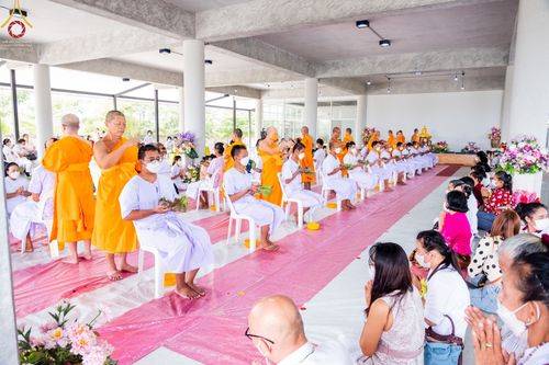 ภาพ No.65660:พิธีปลงผมและพิธีขอขมา มอบบาตรกับผ้าไตร ในโครงการอุปสมบทบูชาธรรม มหาปูชนียาจารย์ประจำปี 2565 ณ ศูนย์ปฎิบัติธรรมสมุทรปราการ(บางบ่อ)  วันอาทิตย์ที่ 20 พฤศจิกายน พ.ศ. 2565