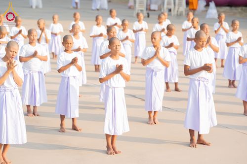 ภาพ No.318649:วันที่ 29 มีนาคม พ.ศ. 2569 พิธีเวียนประทักษิณ มอบผ้าไตร บรรพชาสามเณร  ณ ศูนย์อบรมเยาวชนกาญบุรี