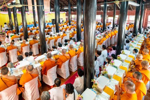 ภาพ No.74874:พิธีเจริญพระพุทธมนต์ ปฏิบัติธรรม มอบทุนการศึกษา ถวายสังฆทาน 106 วัด เพื่อถวายเป็นพุทธบูชา และขับเคลื่อนโครงการหมู่บ้านรักษาศีล 5 โดยคณะสงฆ์จังหวัดนครปฐม คณะศิษยานุศิษย์วัดพระธรรมกาย โครงการธรรมยาตราฯ ปีที่ 11 ณ วัดบางปลา อ.บางเลน จ.นครปฐม วันที่ 28 มกราค