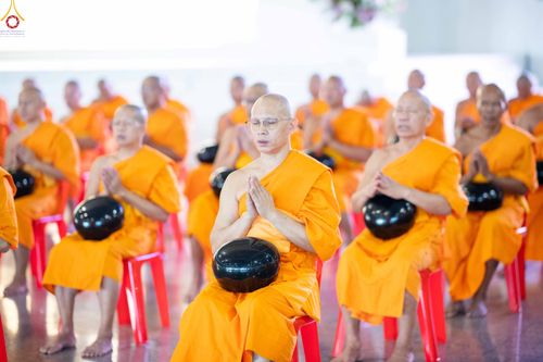 ภาพ No.345314:วันพฤหัสบดีที่ 27 สิงหาคม พ.ศ.2569 พิธีตักบาตรในวันธรรมชัย ณ สภาธรรมกายสากล วัดพระธรรมกาย ปทุมธานี
