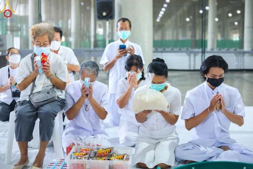 ภาพ No.82897:พิธีตักบาตรฉลองพระบวชใหม่  โครงการธรรมทายาทอุปสมบทหมู่อุดมศึกษา  รุ่นที่50 ภาคฤดูฝน วันเสาร์ที่ 24 มิถุนายน พ.ศ.2566 ณ มหารัตนวิหารคด คอร์ 6 วัดพระธรรมกาย