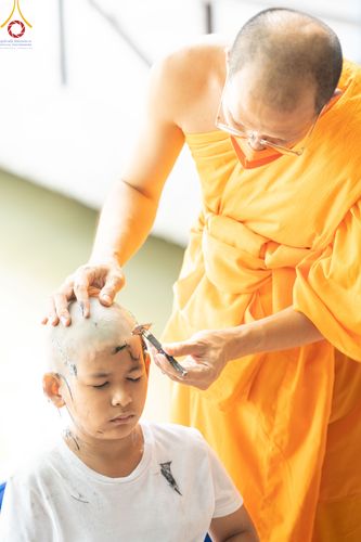 ภาพ No.79279:พิธีตัดปอยผม พิธีขอขมา มอบบาตร-ผ้าไตรนาคธรรมทายาท ในโครงการบรรพชาฟื้นฟูพระพุทธศาสนาทั่วไทย ณ ศูนย์อบรมเยาวชนนครปฐม วันเสาร์ที่ 1 เมษายน พ.ศ.2566
