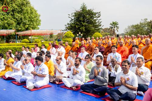 ภาพ No.314167:วันจันทร์ที่ 16 มีนาคม พ.ศ. 2569 พิธีถวายบาตรอัฐบริขาร และพิธีขอนิสัยแก่สามเณรธรรมทายาท 500 รูป ณ วิหารมายาเทวี ประเทศเนปาล