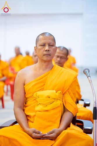 ภาพ No.284918:วันอาทิตย์ที่ 14 ธันวาคม พ.ศ.2568  พิธีปฏิบัติธรรม พิธีถวายภัตตาหารเป็นสังฆทาน พิธีมอบต้นสมบัติจักรพรรดิ ถวายแด่เจ้าอาวาสและประธานสงฆ์ 236 ศูนย์ส่งเสริมศีลธรรมทั่วโลก ณ สภาธรรมกายสากล วัดพระธรรมกาย