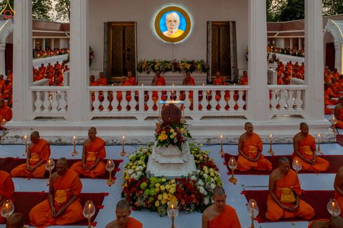 ภาพ No.297237:วันที่ 17 มกราคม พ.ศ. 2569 พิธีจุดประทีปถวายเป็นพุทธบูชา และบูชาธรรมมหาปูชนียาจารย์ (ภาพชุดที่ 2) ณ วัดโบสถ์บน ต.บางคูเวียง จ.นนทบุรี อนุสรณ์สถานลำดับที่ 4 สถานที่เกิดด้วยกายธรรม ในโครงการธรรมยาตรา กตัญญูบูชา มหาปูชนียาจารย์ พระมงคลเทพมุนี(สด จนฺทสโร) พร