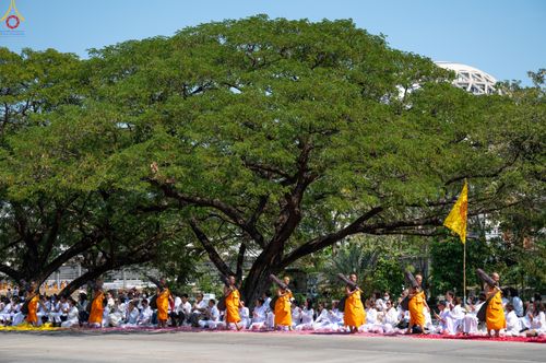 ภาพ No.304677:วันที่ 25 มกราคม พ.ศ. 2569 พิธีต้อนรับพระธรรมยาตรา (ภาพชุดที่ 2) รร.สามัคคีราษฏร์บำรุง-วัดพระธรรมกาย ในโครงการธรรมยาตรา กตัญญูบูชา มหาปูชนียาจารย์ พระมงคลเทพมุนี(สด จนฺทสโร) พระผู้ปราบมาร อนุสรณ์สถาน 7 แห่ง ปีที่ 14
