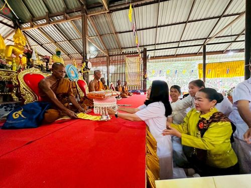 ภาพ No.282010:วันที่ 2 พฤศจิกายน พ.ศ. 2568 พิธีทอดกฐินสามัคคีทั่วไทย 30,000 วัด  โดยคณะศิษยานุศิษย์ บูชาธรรม 81 ปี  หลวงพ่อธัมมชโย ณ วัดมงคลเทพาราม (วัดปากน้ำ) อ.หาดใหญ่ จ.สงขลา