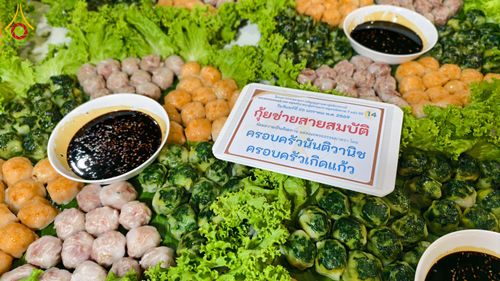 ภาพ No.303129:วันที่ 26 มกราคม พ.ศ. 2569 พิธีถวายภัตตาหารเป็นสังฆทาน แด่พระธรรมยาตรา ณ วัดพระธรรมกาย  จังหวัดปทุมธานี ในโครงการธรรมยาตรา กตัญญูบูชา มหาปูชนียาจารย์ พระมงคลเทพมุนี(สด จนฺทสโร) พระผู้ปราบมาร อนุสรณ์สถาน 7 แห่ง ปีที่ 14