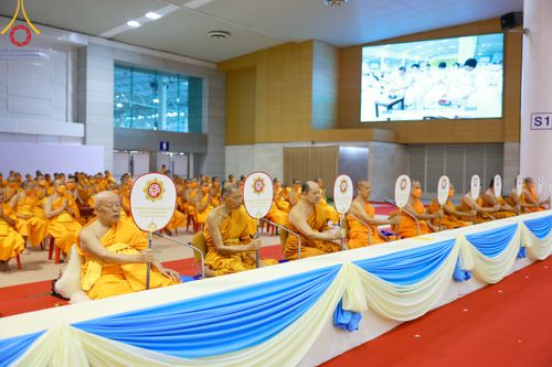 ภาพ No.86450:วันธรรมชัย ปีที่ 55 พิธีทอดผ้าป่ากฐินสมทบครั้งที่1, พิธีเจริญพุทธมนต์ ลูกนิมิตมหาสมบัติฯ พิธีจุดประทีป,พิธีฉลองชัยสวดมนต์บทธัมมจักกัปปวัตนสูตร วันอาทิตย์ที่ 27 สิงหาคม พ.ศ.2566 ณ สภาธรรมกายสากล / มหารัตนวิหารคด วัดพระธรรมกาย