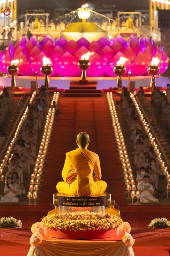 ภาพ No.90329:พิธีจุดประทีป 20,000 ดวง บูชาพระมหาธรรมกายเจดีย์ และบูชาพระมงคลเทพมุนี(สด จนฺทสโร) พระผู้ปราบมาร วันอังคารที่ 10 ตุลาคม พ.ศ. 2566 ณ ลานธรรมพระมหาธรรมกายเจดีย์ วัดพระธรรมกาย จ.ปทุมธานี