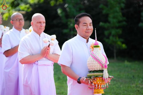 ภาพ No.83829:พิธีเวียนประทักษิณ,พิธีบรรพชาและพิธีอุปสมบทหมู่ ในโครงการอบรมพระธรรมทายาทในทวีปยุโรป  รุ่นที่ 9 วันอาทิตย์ที่ 16 กรกฎาคม พ.ศ. 2566 ณ วัดพระธรรมกายเบเนลักซ์  ประเทศเบลเยียม