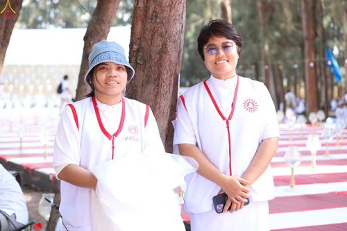 ภาพ No.301411:ภาพเบื้องหลังอาสาสมัครรวมใจ ชุดที่ 4 ในโครงการธรรมยาตรา กตัญญูบูชา มหาปูชนียาจารย์ พระมงคลเทพมุนี(สด จนฺทสโร) พระผู้ปราบมาร อนุสรณ์สถาน 7 แห่ง ปีที่ 14