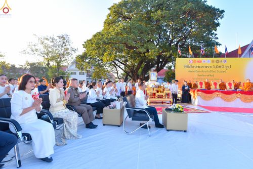 ภาพ No.280194:วันอังคารที่ ๓๐ ธันวาคม พ.ศ. ๒๕๖๘ พิธีตักบาตรพระ ๑,๐๖๙ รูป จังหวัดกาฬสินธุ์   ณ บริเวณสนามหน้าศาลากลาง จังหวัดกาฬสินธุ์ (หลังเก่า)