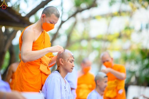 ภาพ No.78658:พิธีตัดปอยผมและปลงผมนาคธรรมทายาท  โครงการบรรพชาและอุปสมบทหมู่ วันคุ้มครองโลก วันที่ 26 มีนาคม พ.ศ.2566 ณ หมู่บ้านบรรลุธรรม วัดพระธรรมกาย