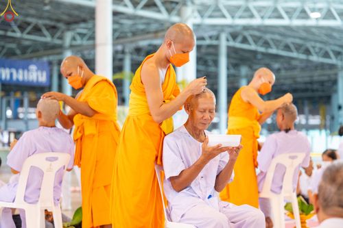 ภาพ No.83589:พิธีตัดปอยผมและปลงผม ในโครงการบรรพชาอุปสมบทหมู่ ธรรมทายาทรุ่นเข้าพรรษา ณ วัดพระธรรมกาย วันอาทิตย์ที่ 16 กรกฎาคม พ.ศ.2566