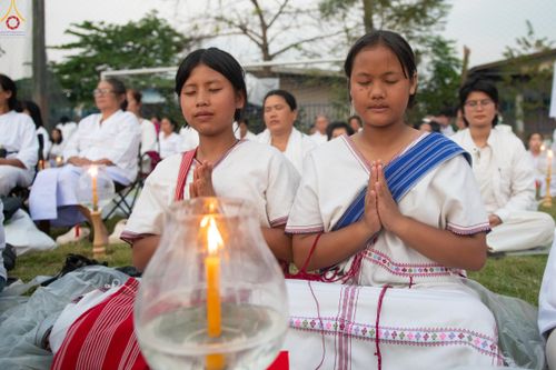 ภาพ No.297104:วันที่ 17 มกราคม พ.ศ. 2569 พิธีจุดประทีปถวายเป็นพุทธบูชา และบูชาธรรมมหาปูชนียาจารย์ (ภาพชุดที่ 2) ณ วัดโบสถ์บน ต.บางคูเวียง จ.นนทบุรี อนุสรณ์สถานลำดับที่ 4 สถานที่เกิดด้วยกายธรรม ในโครงการธรรมยาตรา กตัญญูบูชา มหาปูชนียาจารย์ พระมงคลเทพมุนี(สด จนฺทสโร) พร