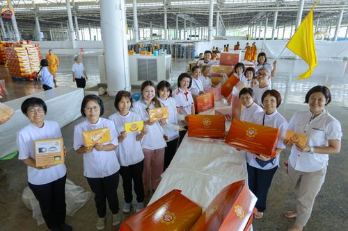 ภาพ No.322186:วันที่ 14 เมษายน พ.ศ.2569 การเตรียมกล่องไทยธรรม วันสุดท้าย เพื่องานถวายมหาสังฆทาน 40,000 กว่าวัดทั่วประเทศ วันคุ้มครองโลก 22 เมษายน พ.ศ.2569 วัดพระธรรมกาย