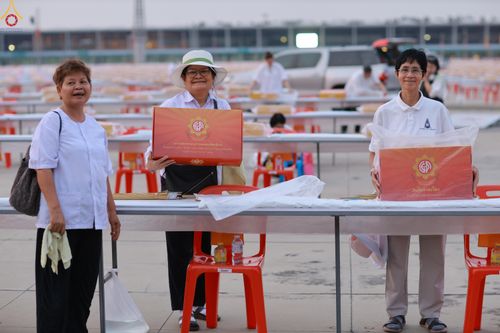 ภาพ No.323263:วันที่ 20 เมษายน พ.ศ.2569 การเตรียมงานของบุคลากรทางการแพทย์ , จุดลงทะเบียนพระสังฆาธิการ , วางกล่องไทยธรรม เพื่องานถวายมหาสังฆทาน 40,000 กว่าวัดทั่วประเทศ วันคุ้มครองโลก 22 เมษายน พ.ศ.2569 วัดพระธรรมกาย