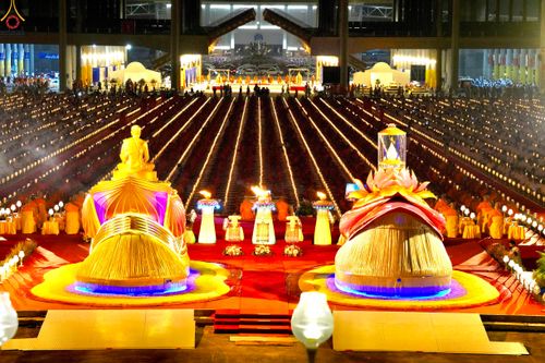 ภาพ No.308051:วันที่ 31 มกราคม พ.ศ. 2569 พิธีจุดประทีปธรรมถวายเป็นพุทธบูชา  และบูชาธรรมมหาปูชนียาจารย์ (ภาพชุดที่ 3) ณ วัดพระธรรมกาย ปทุมธานี ในโครงการธรรมยาตรา กตัญญูบูชา มหาปูชนียาจารย์ พระมงคลเทพมุนี(สด จนฺทสโร) พระผู้ปราบมาร อนุสรณ์สถาน 7 แห่ง ปีที่ 14