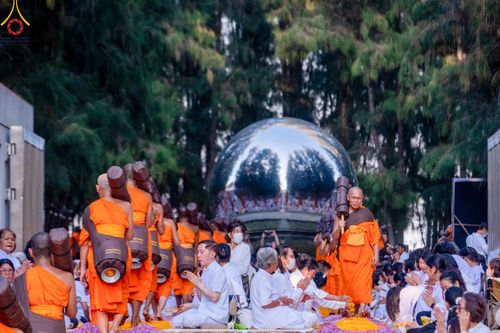 ภาพ No.105728:พิธีต้อนรับพระธรรมยาตรา ในโครงการธรรมยาตรากตัญญูบูชา มหาปูชนียาจารย์ พระมงคลเทพมุนี(สด จนฺทสโร) พระผู้ปราบมาร อนุสรณ์สถาน 7 แห่ง ปีที่ 12 วันที่ 3 มกราคม พ.ศ. 2567 ณ อนุสรณ์สถานโลตัสแลนด์ จ.สุพรรณบุรี