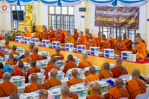 ภาพ No.137718:พิธีตักบาตร พิธีถวายสังฆทานแด่คณะสงฆ์ 323 วัด พิธีทำบุญอุทิศส่วนกุศลแด่ผู้วายชนม์ ในเหตุการณ์ความไม่สงบ 4 จังหวัดชายแดนภาคใต้ ปีที่ 20 ครั้งที่ 169 และพิธีมอบกองทุนหนุนแรงใจช่วยครูใต้ ปีที่ 17 ครั้งที่ 134 วันที่ 25 พฤษภาคม พ.ศ.2567 อ.ตากใบ จ.นราธิวาส