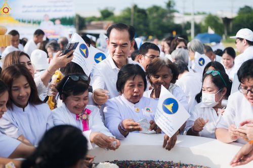 ภาพ No.331448:วันที่ 31 พฤษภาคม พ.ศ.2569 พิธีทอดผ้าป่าและตอกเสาเข็มมงคลต้นแรก องค์พระเจดีย์เพื่อสร้างสันติภาพโลก  ณ ธุดงคสถานพัฒนานิคม จังหวัดลพบุรี