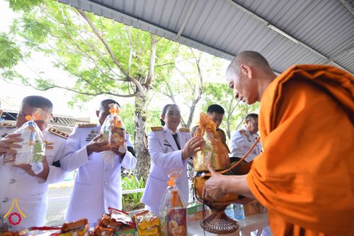 ภาพ No.344293:วันที่ 12 สิงหาคม พ.ศ. 2569  พสกนิกรชาวอำเภอคลองหลวง พร้อมใจร่วมพิธีสวดพระพุทธมนต์และทำบุญตักบาตรถวายพระราชกุศล เนื่องในวันคล้ายวันพระราชสมภพ สมเด็จพระบรมราชชนนีพันปีหลวง และวันแม่แห่งชาติ 12 สิงหาคม 2569