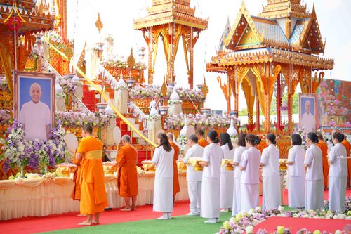 ภาพ No.316554:วันอาทิตย์ที่ 29 มีนาคม พ.ศ. 2569 พิธีทอดผ้าบังสุกุลและพิธีชำระร่าง โยมพ่อณรงค์ จินตมากุล  สิริอายุ 99 ปี 11 เดือน โยมบิดา พระครูปลัดรัตนวีรวัฒน์ (รังสฤษดิ์ อิทฺธิจินตโก) ที่ปรึกษาเจ้าคณะจังหวัดปทุมธานี เจ้าอาวาสวัดพระธรรมกาย  ณ ฌาปนสถานชั่วคราว ทางเข้า 