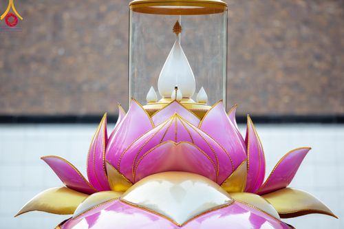 ภาพ No.106211:พิธีต้อนรับพระธรรมยาตรา ชุด 2 ในโครงการธรรมยาตรากตัญญูบูชา มหาปูชนียาจารย์  พระมงคลเทพมุนี(สด จนฺทสโร) พระผู้ปราบมาร  อนุสรณ์สถาน 7 แห่ง ปีที่ 12  วันที่ 3 มกราคม พ.ศ. 2567  ณ อนุสรณ์สถานโลตัสแลนด์ จ.สุพรรณบุรี