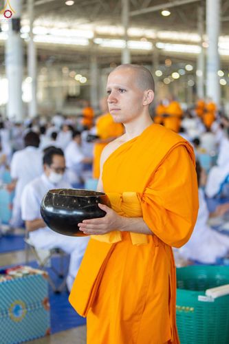 ภาพ No.345399:วันพฤหัสบดีที่ 27 สิงหาคม พ.ศ.2569 พิธีตักบาตรในวันธรรมชัย ณ สภาธรรมกายสากล วัดพระธรรมกาย ปทุมธานี