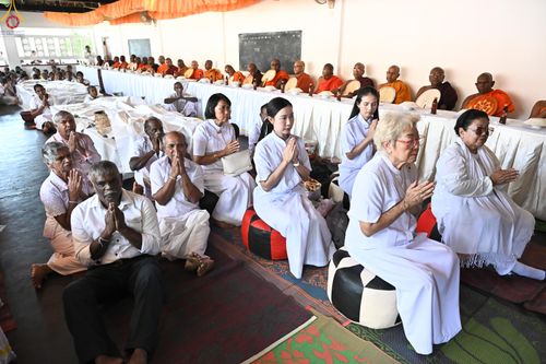 ภาพ No.278739:วันที่ 30 ตุลาคม 2568  กฐินสมทบวัดต่างประเทศ โดยคณะศิษยานุศิษย์  บูชาธรรม 81 ปี หลวงพ่อธัมมชโย  ณ วัดศรีโพธินันทะ ประเทศศรีลังกา